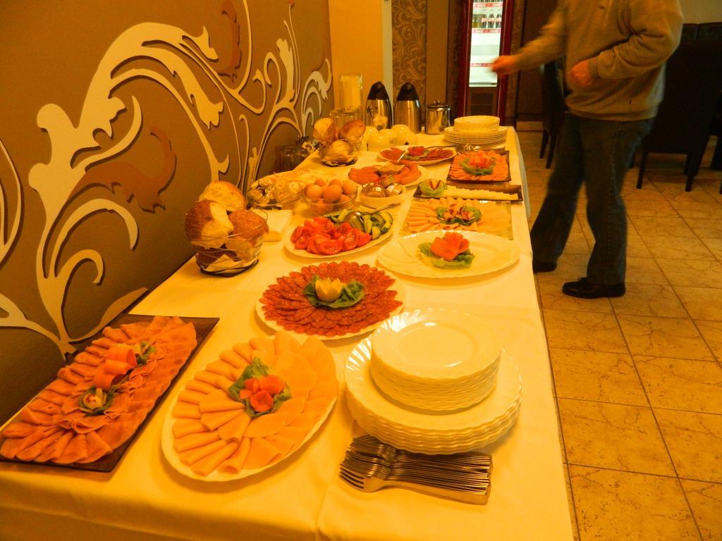 Garni Hotel Rile Men Ni Exterior foto